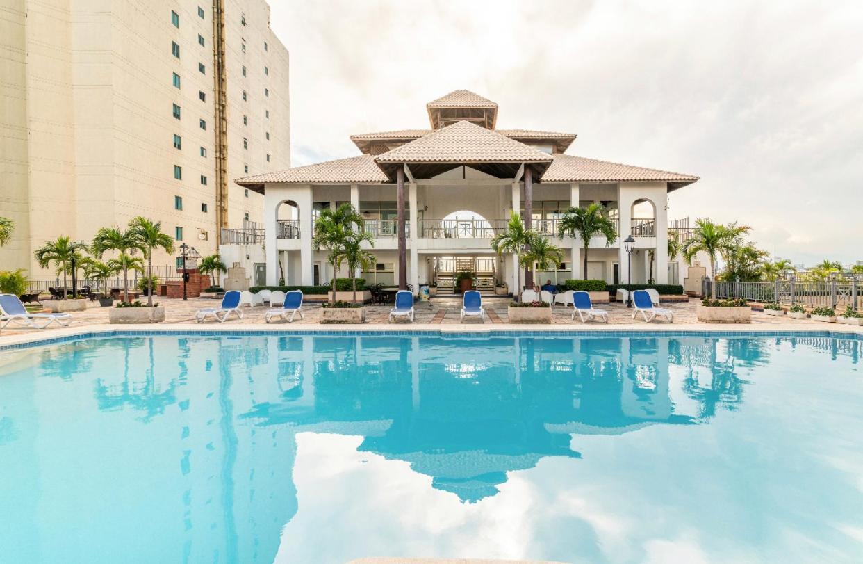 Exclusive 3 Bdr, Gym & Pool, Seaview, Luxury Tower Apartment Santo Domingo Exterior photo